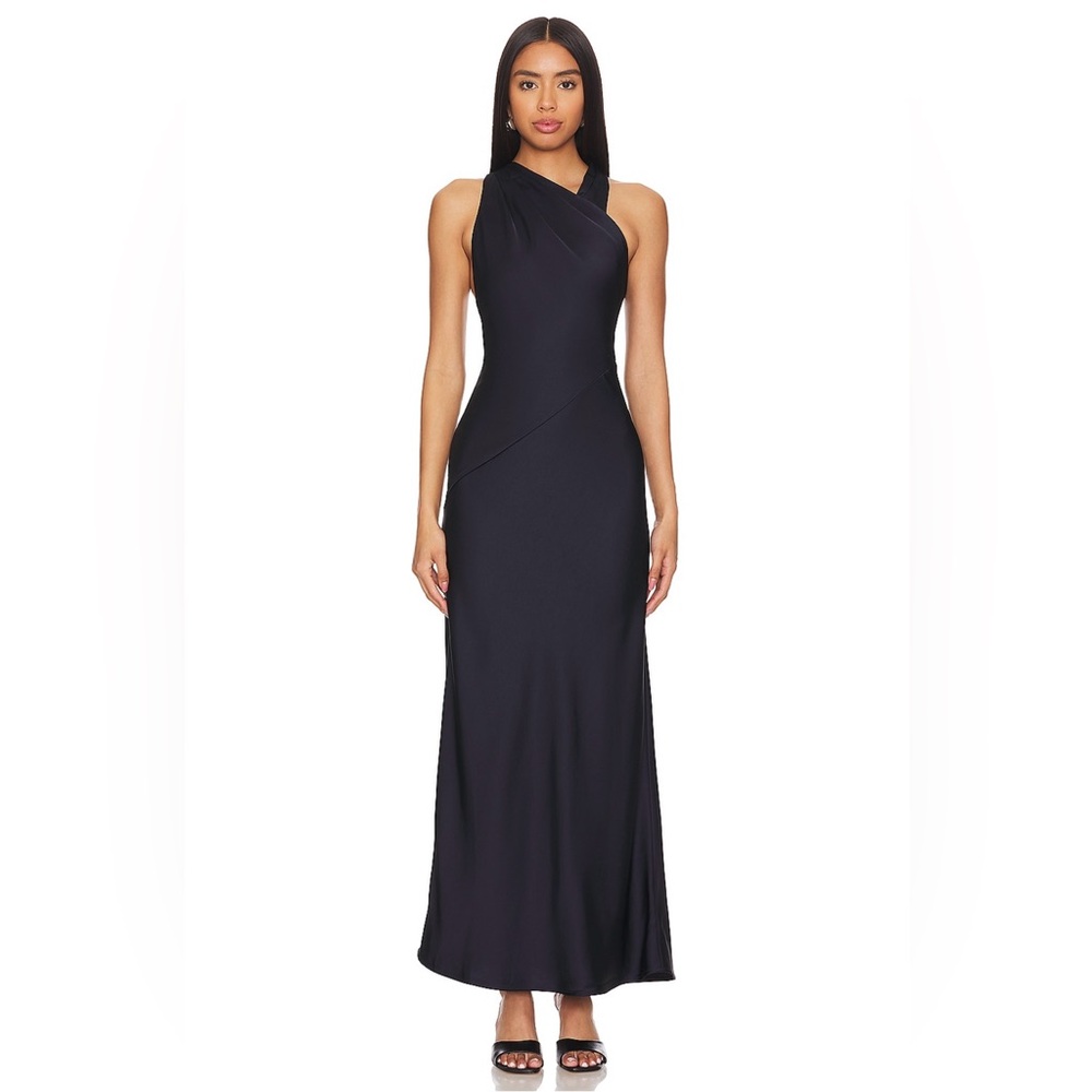 Black gown perfect for a black tie/formal event!